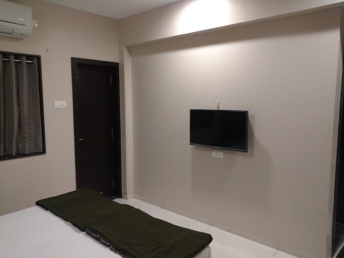 Hotel Oberoi Ahmednagar Bagian luar foto