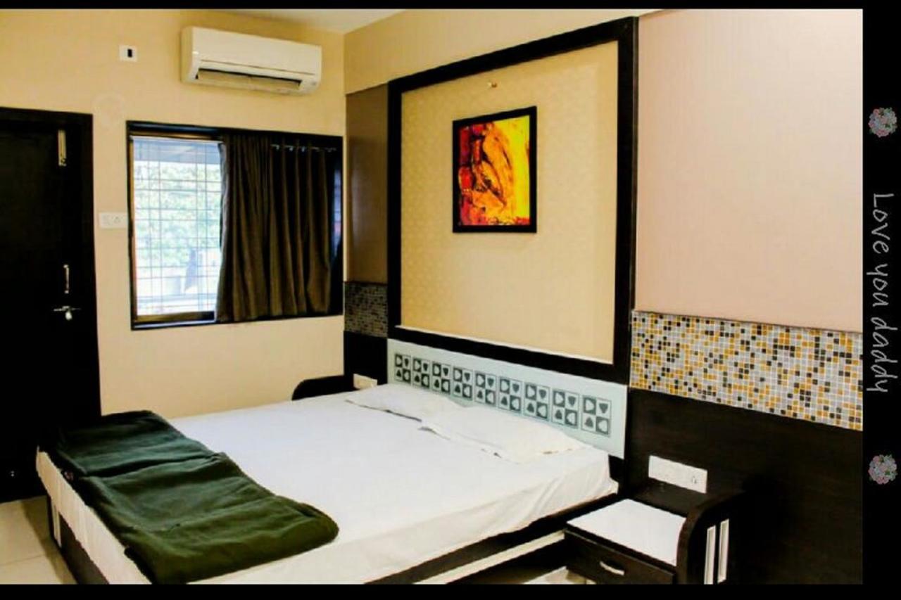Hotel Oberoi Ahmednagar Bagian luar foto