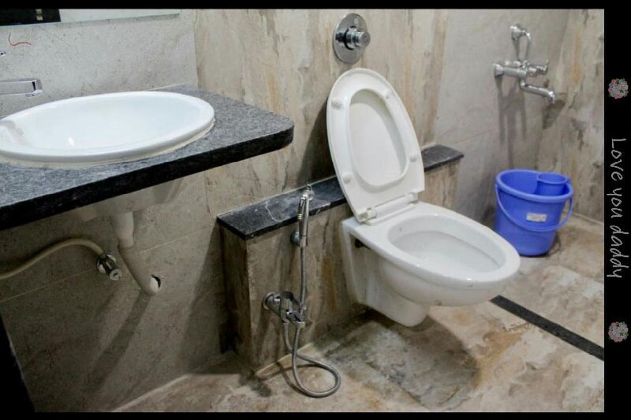 Hotel Oberoi Ahmednagar Bagian luar foto